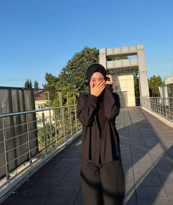 Türbanlı Nur